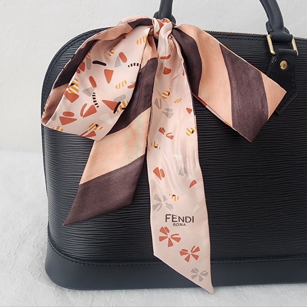 Auth Fendi Wrappy Silk Twilly